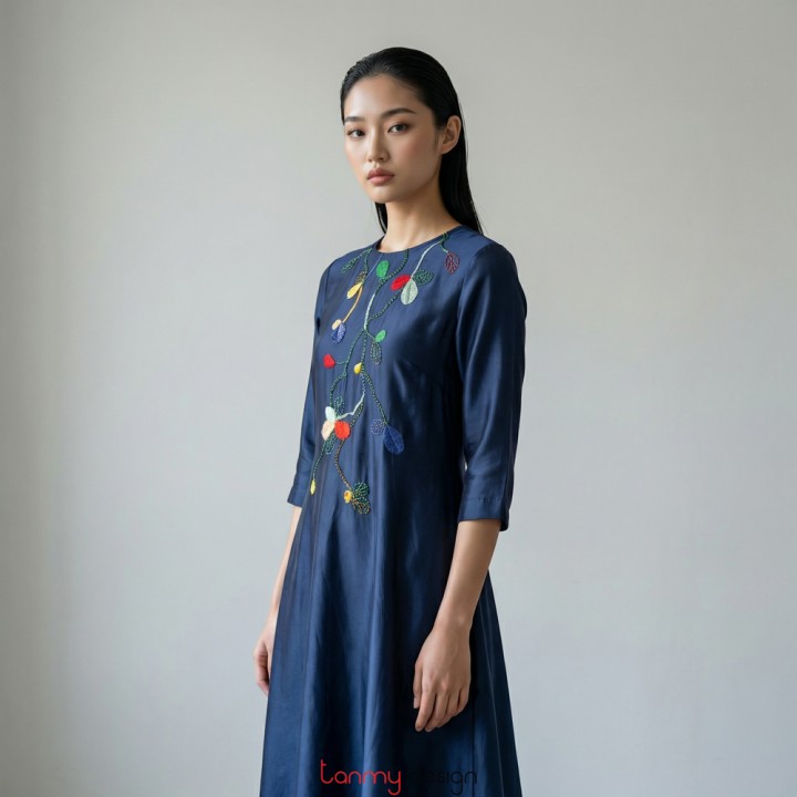 Váy lụa thêu lá bàng xanh than